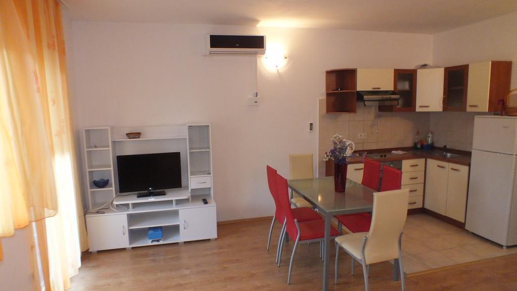 Apartment Perica Omiš Esterno foto