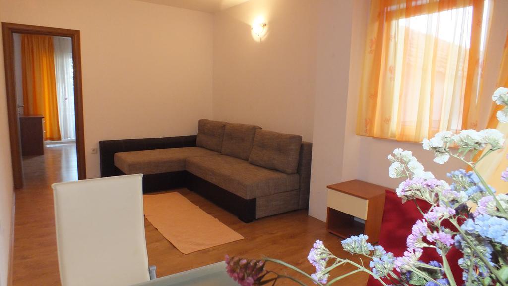 Apartment Perica Omiš Esterno foto