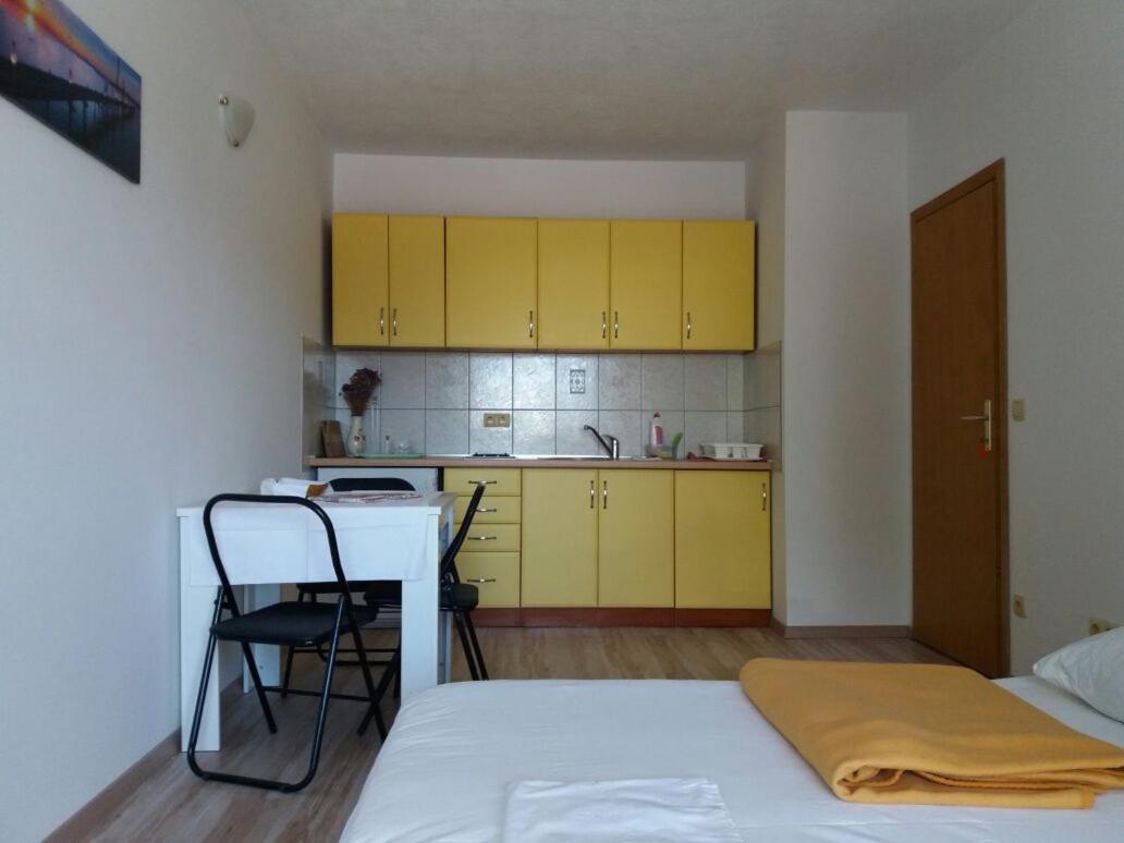 Apartment Perica Omiš Esterno foto